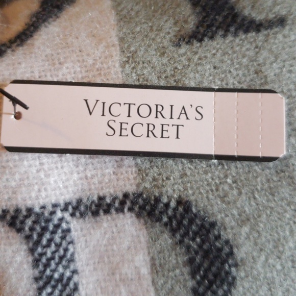 VS Super Soft LimitedEdition Cashmere-like Blanket - Picture 3 of 4